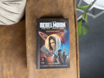 Rebel Moon: Zrozená z ohně (poškozené) - V. Castro