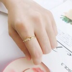 Prsten třemi zirkony srdíčkem Marco Rose Gold, Zlatá