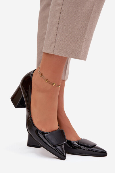 Lakované lodičky na podpatku s ozdobou Černé Isoline 38