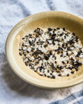 Nicolas Vahé Mořská sůl s černým sezamem, česnekem a zázvorem 255 g, černá barva, sklo, keramika