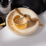 ELENYS Monolith Smooth – pozlacený náramek 18K žluté zlato Délka náramku: Průměr 6 cm / Pro zápěstí 15,5-17,5 cm