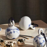 Royal Copenhagen Porcelánová vánoční ozdoba Princess Ø 7 cm, bílá barva, porcelán