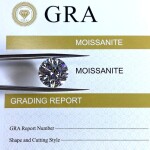 Elenys stříbrné pozlacené peckové náušnice Brilla s moissanitem 18K bílé zlato Karátová váha a velikost kamene: 1.0 ct / průměr 6.5 mm