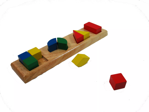 Moyo Montessori Moyo Montessori Různobarevné cihly, 4 základní tvary