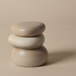 Ferm Living Úložná dóza Pebble Sand/Cream Large, krémová barva, keramika