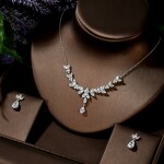 Souprava šperků Swarovski Elements Courtney, Bílá/čirá 50 cm + 9 cm (prodloužení)