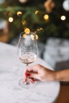 Bella Rose Sklenice na víno Nasávam vianočnú atmosféru – SK, čirá barva, sklo, 350 ml