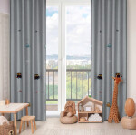 Šedý dětský závěs na kruhy s výšivkou autíček Šířka: 140 cm | Délka: 250 cm