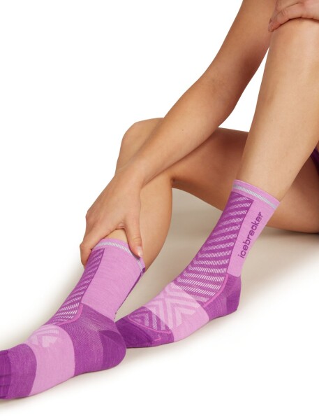 Dámské běžecké merino ponožky ICEBREAKER Wmns Run+ Ultralight Crew, Passion/Passion Lt velikost: 41-43 (L)