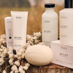 SCOTTISH FINE SOAPS Mléko do koupele Au Lait 440 ml, bílá barva, sklo