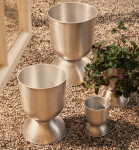 Ferm Living Obal na květináč Hourglass Small Aluminium, stříbrná barva, kov