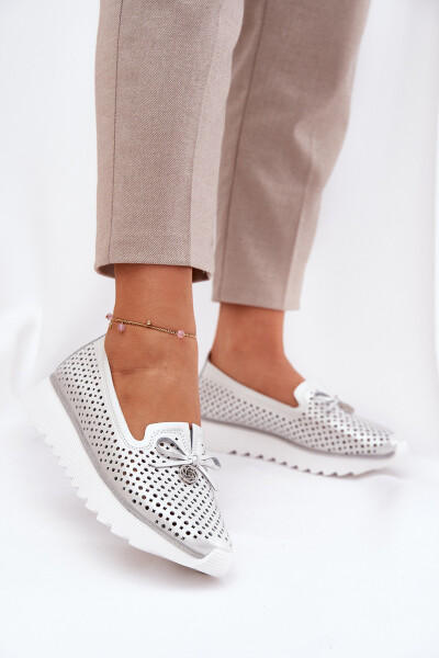 Dámské Kožené Polobotky S Ažurovým Designem Z Přírodní Kůže D&A LR51-631 Stříbrné 37