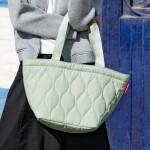 Nákupní taška přes rameno Reisenthel Shopper M Puffer iced matcha