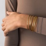 ELENYS Bangle Gold – pozlacený náramek 18K žluté zlato Délka náramku: Průměr 6 cm / obvod cca 18,8 cm