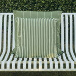 HAY Venkovní polštář Terrazza Olive Bold Stripe 50 × 50 cm, zelená barva, textil