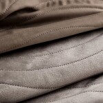 DumDekorace Béžový velurový přehoz s vlnitým prošíváním Šířka: 200 cm | Délka: 220 cm