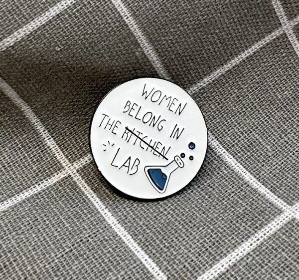 Pinarna.cz Women belong in the lab / Ženy patří do laboratoře - kulatý