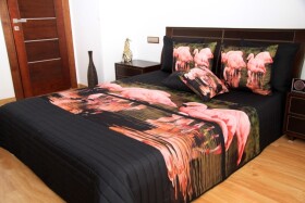 DumDekorace Černý přehoz s růžovými plameňáky Šířka: 220 cm | Délka: 240 cm Šířka: 220 cm | Délka: 240 cm