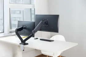 Techly černá / Stolní držák pro dva monitory / 17-32" / nosnost 9 kg / VESA 75-100 mm / plynová pružina (362138)