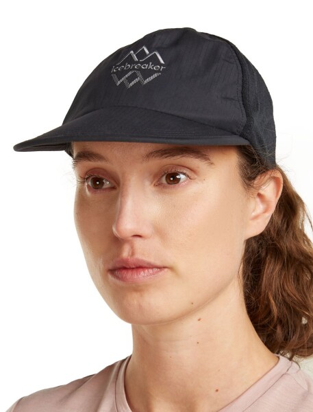 Unisex merino kšiltovka ICEBREAKER Unisex Shell+ Windbreaker Trucker Hat Logo, Black velikost: OS UNI)