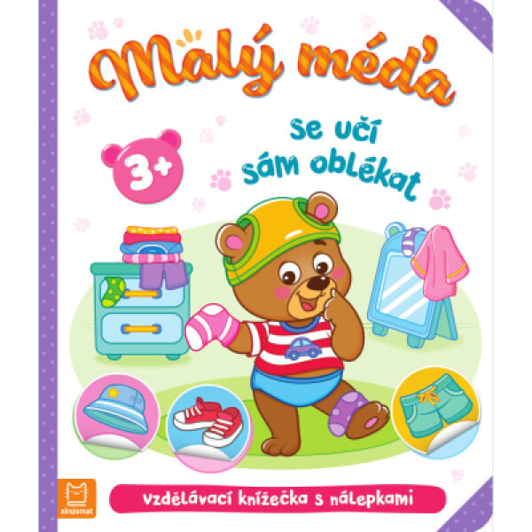 Malý méďa se učí sám oblékat