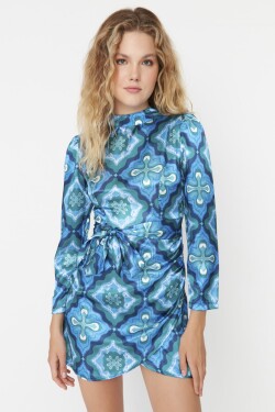 Trendyol modré vzorované saténové tkané šaty