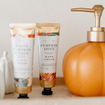 Somerset Toiletry Krém na ruce Pumpkin Spice 30 ml, zlatá barva, plast