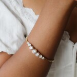 ELENYS Althea – pozlacený náramek 18K žluté zlato Délka náramku: Průměr 5,6 cm / Pro zápěstí 16-18 cm