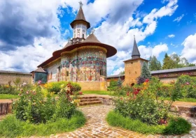 ENJOY Puzzle Klášter Sucevita, Sučeava, Rumunsko