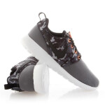 Dětský juniorský model Roshe One Print 677782-004 Nike EU