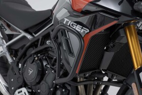 Nárazová lištaPro modely Triumph Tiger 900 nabízíme také padací rámy z ocelových trubek o průměru 27 mm a práškovým lakováním od