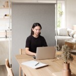 Teleskopický rám pro závěsy a dělení prostoru Umbra ANYWHERE - bílý