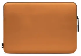 Incase Compact Sleeve Cognac Amber / Pouzdro pro Apple MacBook Air 13" a Pro 13" (INMB100641-CGA)