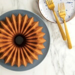 Nordic Ware Forma na bábovku Brilliance 2,4 l, zlatá barva, kov