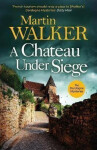A Chateau Under Siege: Heartstopping new case for France´s favourite country cop - Martin Walker