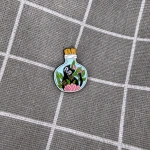 Pinarna.cz Černá kočička v baňce s kytičkami