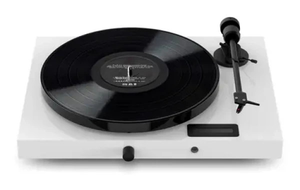 Pro-Ject JukeBox E1 + OM5e white / Gramofon / Silikonový řemínek / Bluetooth / 2x 50W (9pjukee1w)