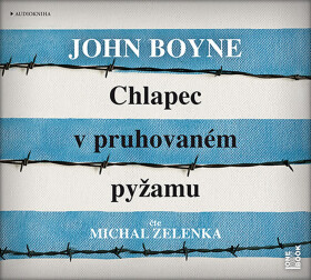 Chlapec v pruhovaném pyžamu