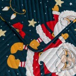 DumDekorace Zelený prošívaný vánoční přehoz s motivem Santa Clause Šířka: 170 cm | Délka: 210 cm