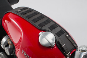 Triumph models (15-).– popruh set Legend Gear s La3 obal na smartphone SW-Motech