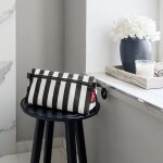 Kosmetická taštička Reisenthel Maxi Case Summerstripes black