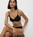 BODY MAKE-UP ESSENTIALS - Podprsenka s kosticemi — pocit „jako nic“ a neviditelný vzhled Triumph BLACK 75B