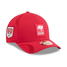 New Era Pánská kšiltovka Tampa Bay Buccaneers NFL 2025 On-Field Sideline 9FORTY M-Crown Snapback