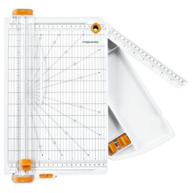 Fiskars Řezačka papíru SureCut A4, se zásobníkem