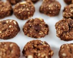 Vilgain Mini Cookies BIO – kešu, čokoláda a vlašské ořechy 100 g