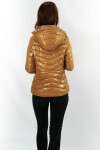 Krátká prošívaná dámská bunda hořčicové barvě kapucí model 16146883 hnědá CANADA Mountain