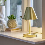 Bloomingville Stmívatelná LED lampička Lianna Brass, zlatá barva, kov