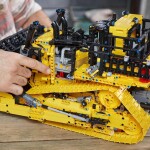 LEGO® Technic™ 42131 Buldozer Cat® D11 ovládaný aplikací