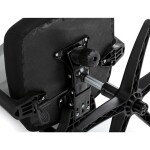 Kancelářská židle, šedá síťovina, černý plast, kolečka na tvrdé podlahy