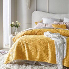 DumDekorace Žlutý velurový přehoz na postel Feel 240 x 260 cm